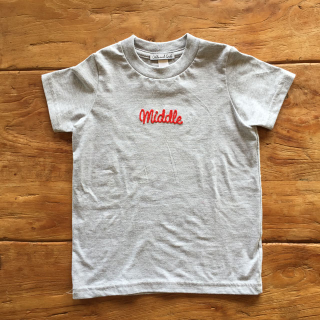 出産祝いギフトとオリジナル絵本 Iicoto イイコト カスタム絵本shop 販売終了 3人兄弟姉妹でおそろい Little Middle Big刺繍 ロンパース Tシャツ3枚組ギフトセット